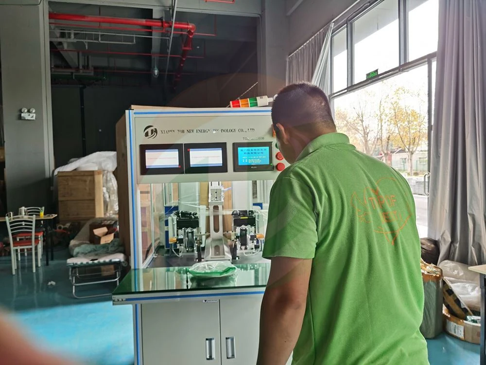 Máquina de soldagem automática com luminária enorme